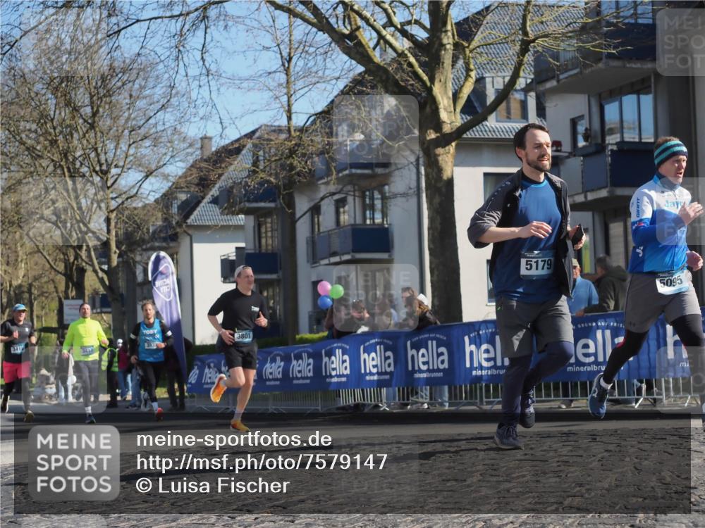 06.04.2025 - 44. Internationalen Wilhelmsburger Insellauf Luisa Fischer http://msf.ph/oto/7579147 06.04.2025 10:39:24 Ziel 3412, 383, 3, 3801, 5179, 5095 meine-sportfotos.de