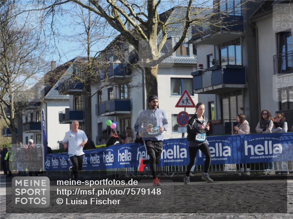 06.04.2025 - 44. Internationalen Wilhelmsburger Insellauf Luisa Fischer http://msf.ph/oto/7579148 06.04.2025 10:44:15 Ziel 4394, 4393 meine-sportfotos.de