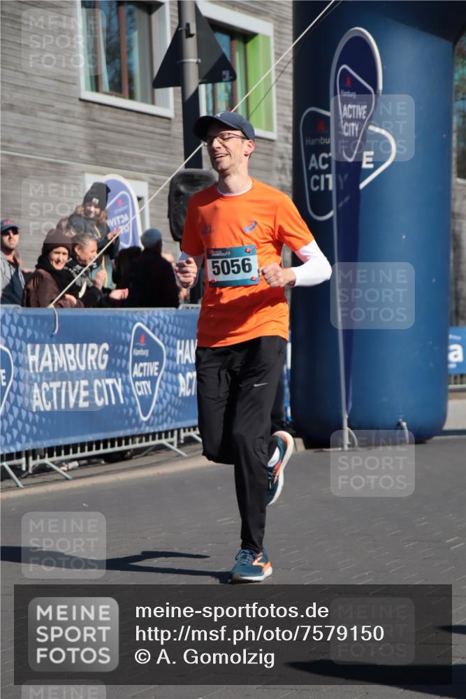 06.04.2025 - 44. Internationalen Wilhelmsburger Insellauf A. Gomolzig http://msf.ph/oto/7579150 06.04.2025 10:26:15 Ziel 5056 meine-sportfotos.de