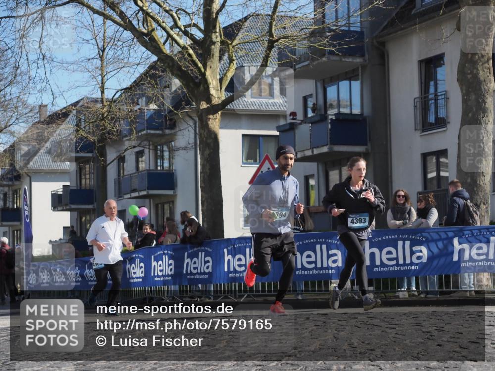 06.04.2025 - 44. Internationalen Wilhelmsburger Insellauf Luisa Fischer http://msf.ph/oto/7579165 06.04.2025 10:44:15 Ziel 2, 440, 394, 4393 meine-sportfotos.de