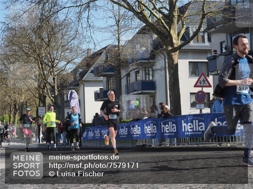 06.04.2025 - 44. Internationalen Wilhelmsburger Insellauf Luisa Fischer http://msf.ph/oto/7579171 06.04.2025 10:39:24 Ziel 3418, 3417, 3833, 3801, 5179 meine-sportfotos.de