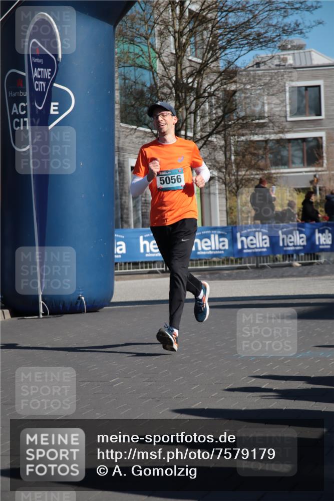 06.04.2025 - 44. Internationalen Wilhelmsburger Insellauf A. Gomolzig http://msf.ph/oto/7579179 06.04.2025 10:26:14 Ziel 5056 meine-sportfotos.de