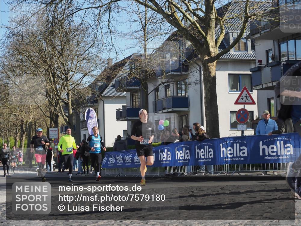 06.04.2025 - 44. Internationalen Wilhelmsburger Insellauf Luisa Fischer http://msf.ph/oto/7579180 06.04.2025 10:39:24 Ziel 3418, 3417, 3833, 3801 meine-sportfotos.de