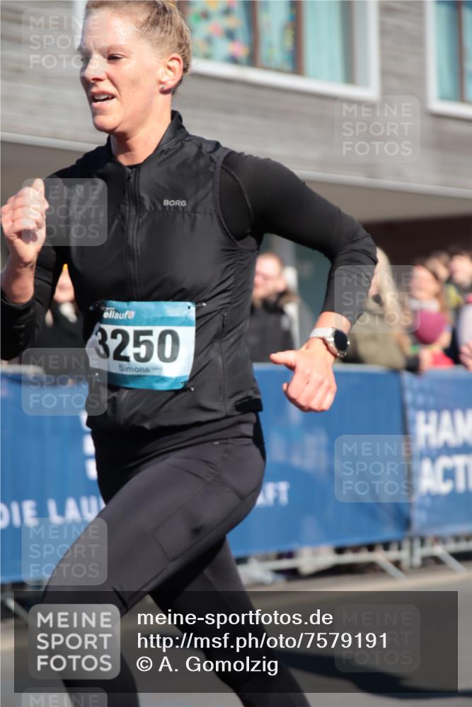 06.04.2025 - 44. Internationalen Wilhelmsburger Insellauf A. Gomolzig http://msf.ph/oto/7579191 06.04.2025 10:26:03 Ziel 3195, 3250, 3541 meine-sportfotos.de