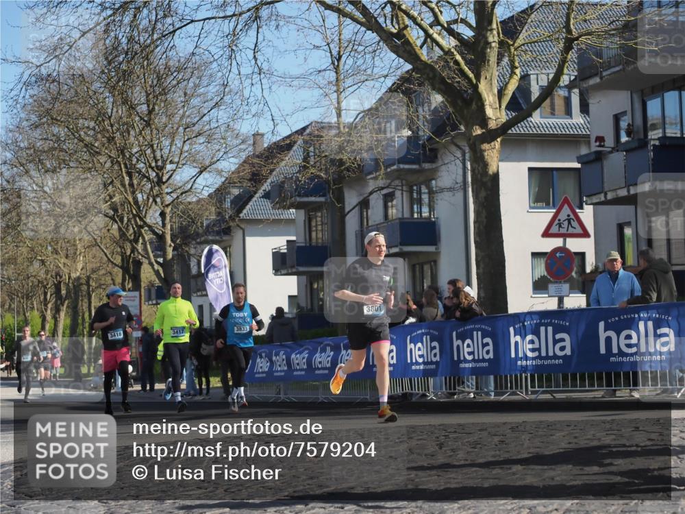 06.04.2025 - 44. Internationalen Wilhelmsburger Insellauf Luisa Fischer http://msf.ph/oto/7579204 06.04.2025 10:39:25 Ziel 3418, 3417, 3833, 3801 meine-sportfotos.de
