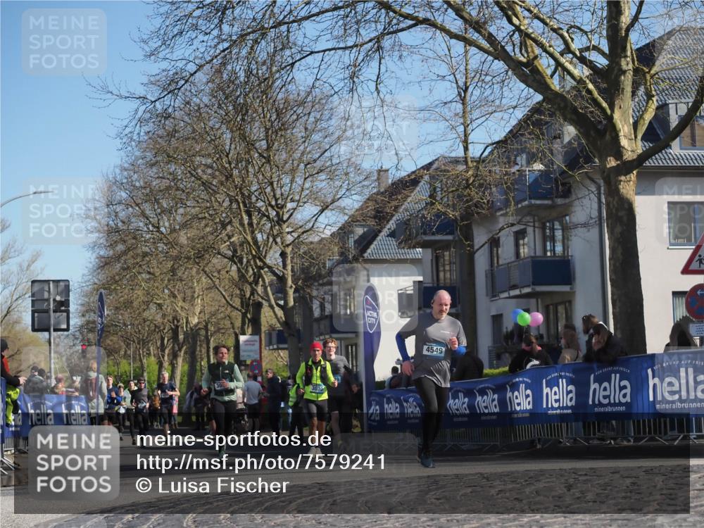06.04.2025 - 44. Internationalen Wilhelmsburger Insellauf Luisa Fischer http://msf.ph/oto/7579241 06.04.2025 10:44:18 Ziel 3030, 4549 meine-sportfotos.de