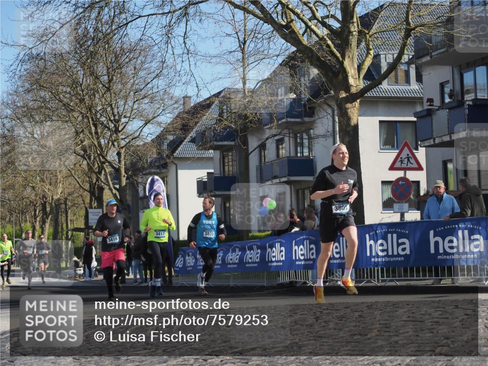06.04.2025 - 44. Internationalen Wilhelmsburger Insellauf Luisa Fischer http://msf.ph/oto/7579253 06.04.2025 10:39:25 Ziel 3417, 3418, 3801, 3833 meine-sportfotos.de