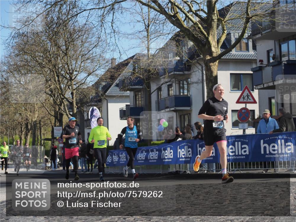 06.04.2025 - 44. Internationalen Wilhelmsburger Insellauf Luisa Fischer http://msf.ph/oto/7579262 06.04.2025 10:39:25 Ziel 3418, 3417, 3833, 3801 meine-sportfotos.de