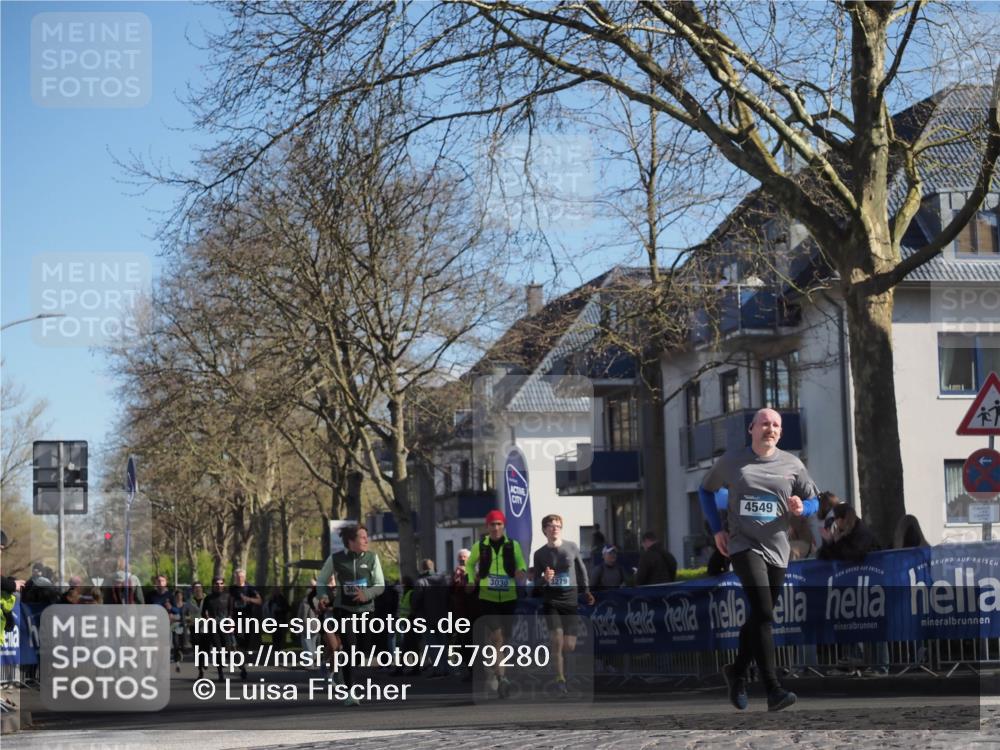 06.04.2025 - 44. Internationalen Wilhelmsburger Insellauf Luisa Fischer http://msf.ph/oto/7579280 06.04.2025 10:44:19 Ziel 3031, 4549, 3030, 3279 meine-sportfotos.de