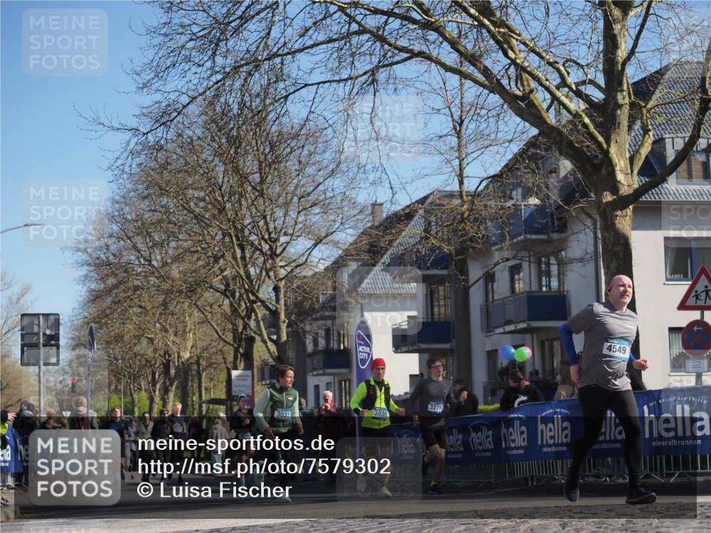 06.04.2025 - 44. Internationalen Wilhelmsburger Insellauf Luisa Fischer http://msf.ph/oto/7579302 06.04.2025 10:44:20 Ziel 4549, 3031, 3030, 3279 meine-sportfotos.de