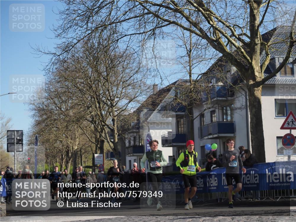 06.04.2025 - 44. Internationalen Wilhelmsburger Insellauf Luisa Fischer http://msf.ph/oto/7579349 06.04.2025 10:44:21 Ziel 3518, 303, 3030, 3279 meine-sportfotos.de
