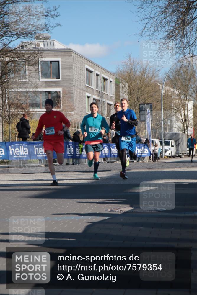 06.04.2025 - 44. Internationalen Wilhelmsburger Insellauf A. Gomolzig http://msf.ph/oto/7579354 06.04.2025 10:25:42 Ziel 3142, 3556, 5120, 5126 meine-sportfotos.de