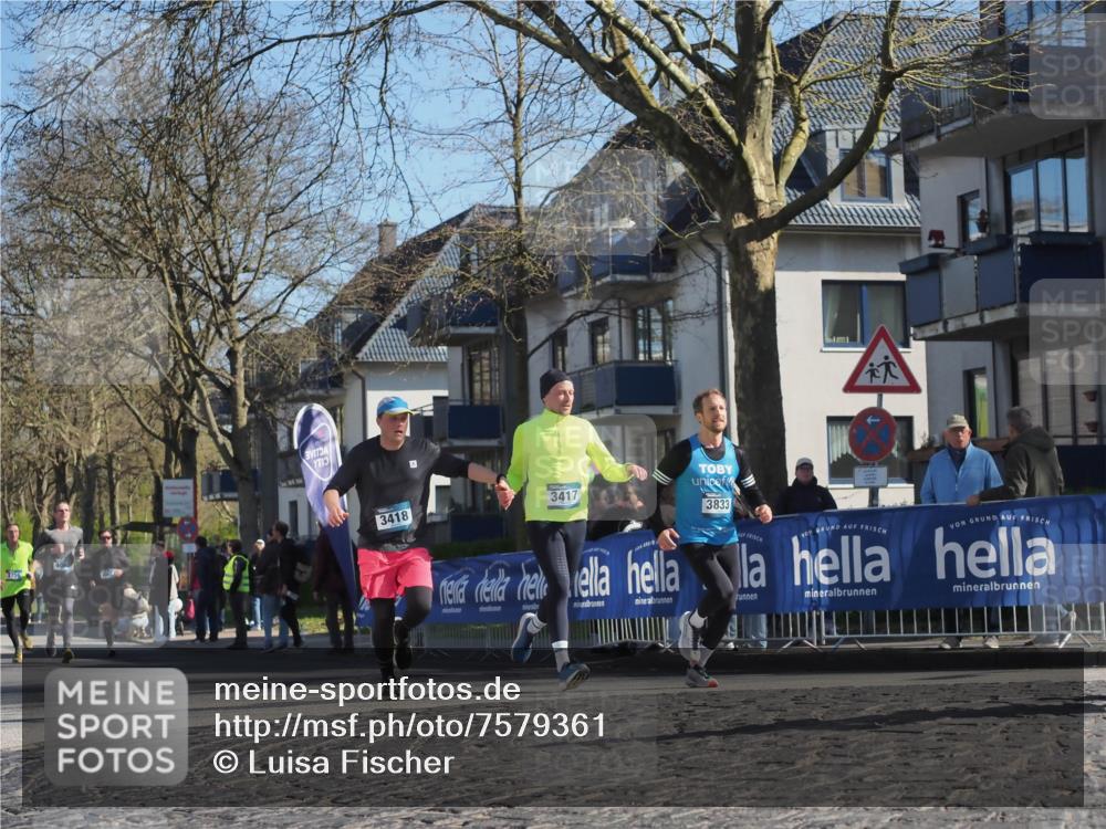06.04.2025 - 44. Internationalen Wilhelmsburger Insellauf Luisa Fischer http://msf.ph/oto/7579361 06.04.2025 10:39:27 Ziel 5750, 3418, 3417, 3833 meine-sportfotos.de