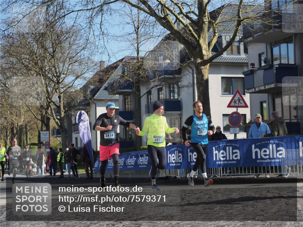 06.04.2025 - 44. Internationalen Wilhelmsburger Insellauf Luisa Fischer http://msf.ph/oto/7579371 06.04.2025 10:39:27 Ziel 373, 3418, 3417, 3833 meine-sportfotos.de