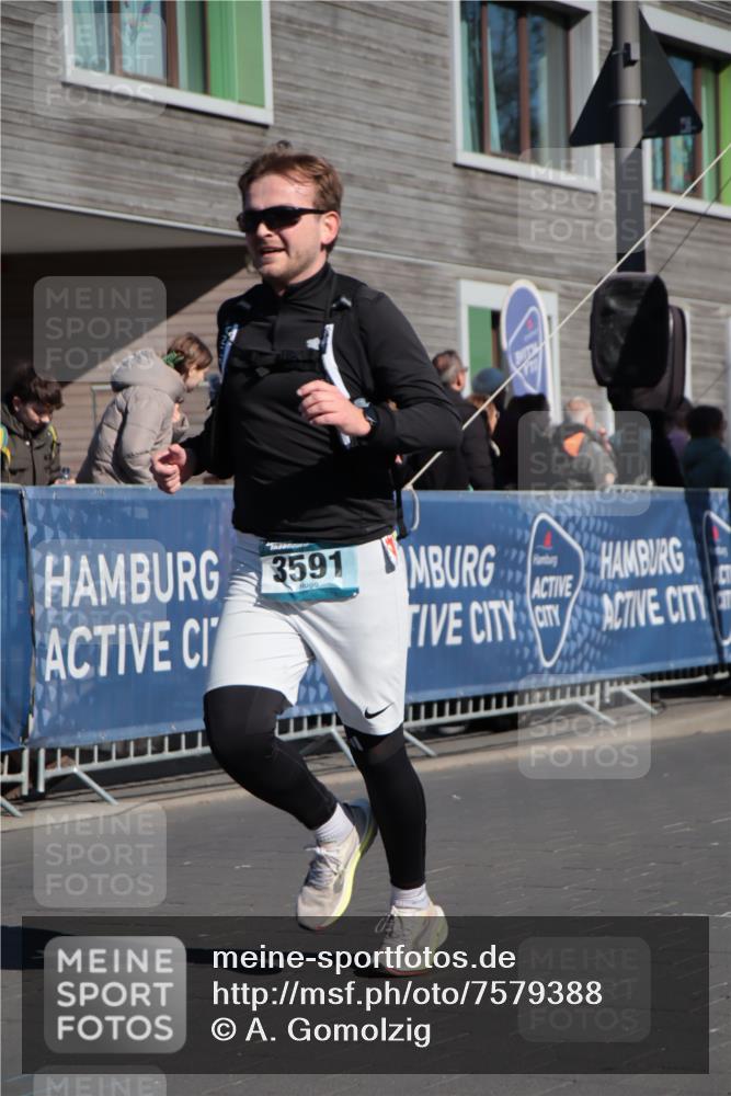 06.04.2025 - 44. Internationalen Wilhelmsburger Insellauf A. Gomolzig http://msf.ph/oto/7579388 06.04.2025 10:25:19 Ziel 3591, 4079, 4428, 4576, 5115 meine-sportfotos.de