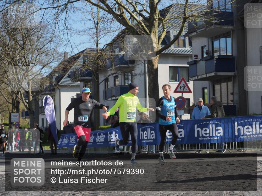 06.04.2025 - 44. Internationalen Wilhelmsburger Insellauf Luisa Fischer http://msf.ph/oto/7579390 06.04.2025 10:39:27 Ziel 3418, 3417, 3833 meine-sportfotos.de
