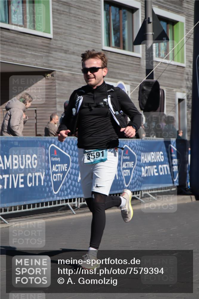 06.04.2025 - 44. Internationalen Wilhelmsburger Insellauf A. Gomolzig http://msf.ph/oto/7579394 06.04.2025 10:25:19 Ziel 3591, 4079, 4428, 4576, 5115 meine-sportfotos.de