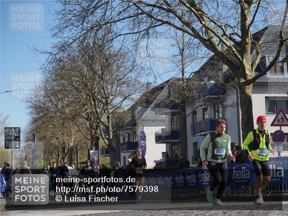 06.04.2025 - 44. Internationalen Wilhelmsburger Insellauf Luisa Fischer http://msf.ph/oto/7579398 06.04.2025 10:44:22 Ziel 437, 3031, 3030, 3518 meine-sportfotos.de