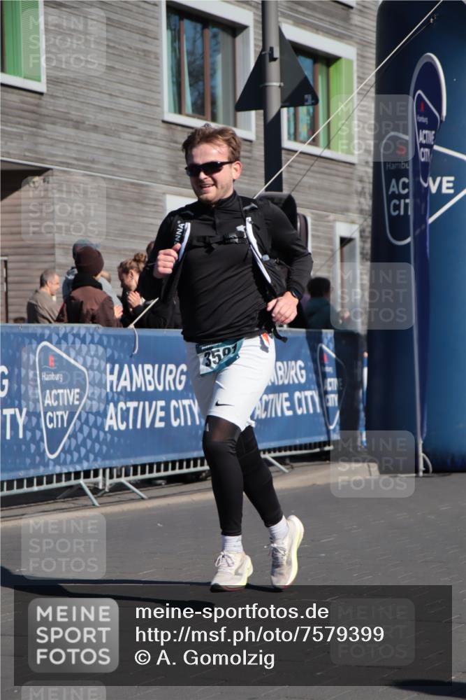 06.04.2025 - 44. Internationalen Wilhelmsburger Insellauf A. Gomolzig http://msf.ph/oto/7579399 06.04.2025 10:25:19 Ziel 3591, 4079, 4428, 4576, 5115 meine-sportfotos.de