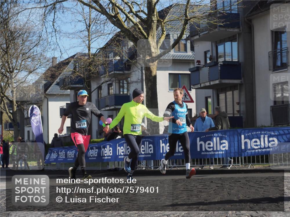 06.04.2025 - 44. Internationalen Wilhelmsburger Insellauf Luisa Fischer http://msf.ph/oto/7579401 06.04.2025 10:39:27 Ziel 373, 3418, 3417, 3833 meine-sportfotos.de