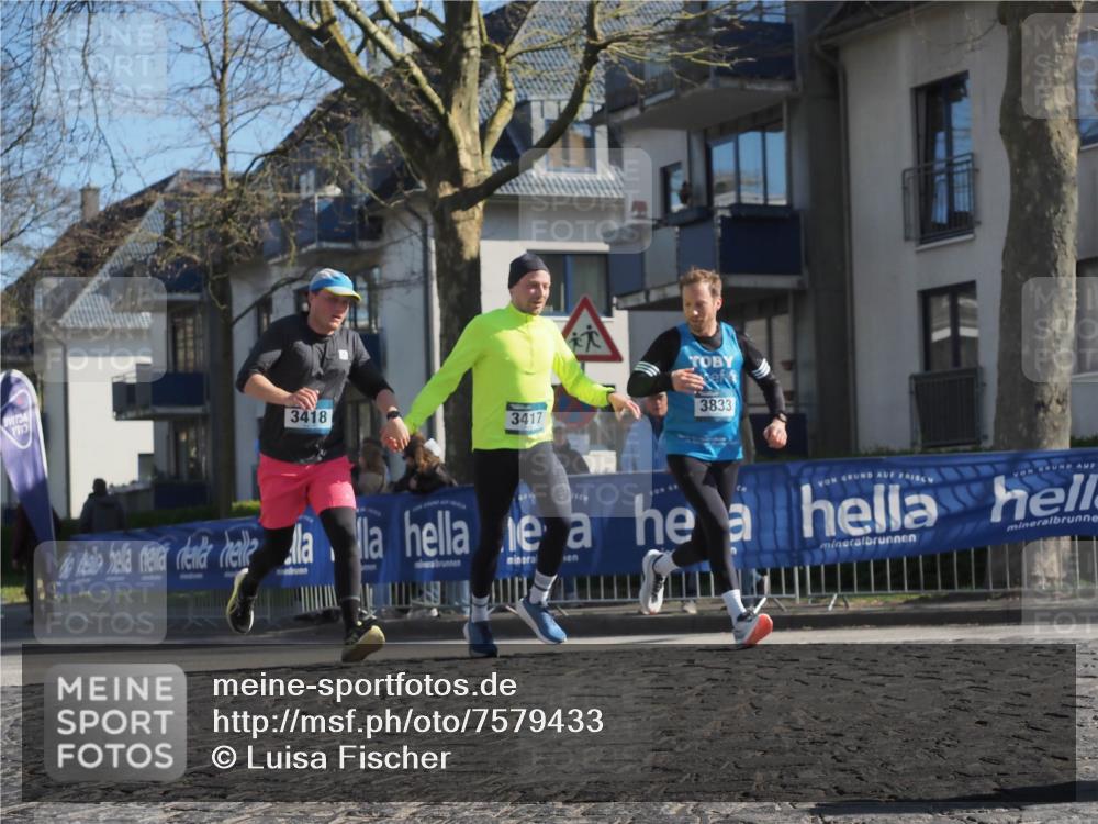 06.04.2025 - 44. Internationalen Wilhelmsburger Insellauf Luisa Fischer http://msf.ph/oto/7579433 06.04.2025 10:39:27 Ziel 3418, 3417, 3833 meine-sportfotos.de