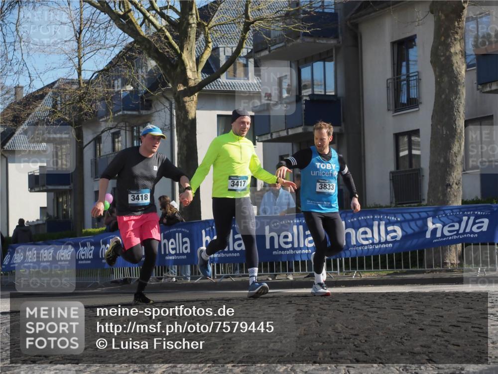 06.04.2025 - 44. Internationalen Wilhelmsburger Insellauf Luisa Fischer http://msf.ph/oto/7579445 06.04.2025 10:39:28 Ziel 3418, 3417, 3833 meine-sportfotos.de