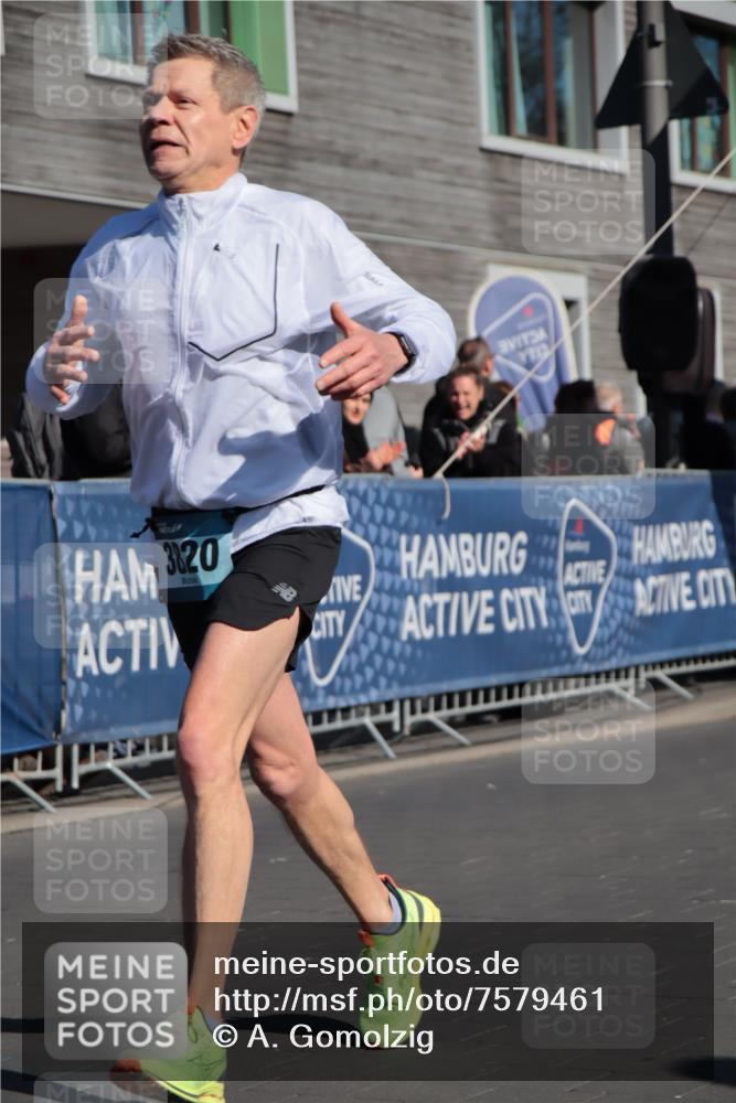 06.04.2025 - 44. Internationalen Wilhelmsburger Insellauf A. Gomolzig http://msf.ph/oto/7579461 06.04.2025 10:25:05 Ziel 3820 meine-sportfotos.de