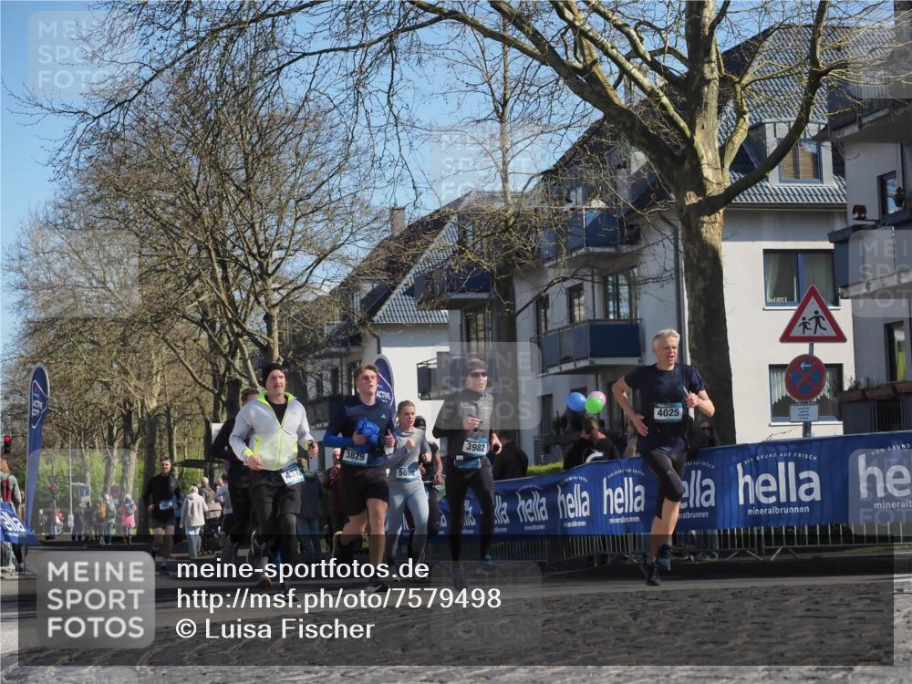 06.04.2025 - 44. Internationalen Wilhelmsburger Insellauf Luisa Fischer http://msf.ph/oto/7579498 06.04.2025 10:44:26 Ziel 437, 4025, 3829, 5088, 3982 meine-sportfotos.de