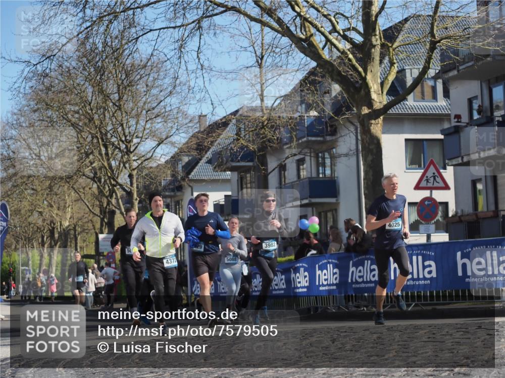06.04.2025 - 44. Internationalen Wilhelmsburger Insellauf Luisa Fischer http://msf.ph/oto/7579505 06.04.2025 10:44:26 Ziel 50, 4372, 3982, 5088, 4025 meine-sportfotos.de