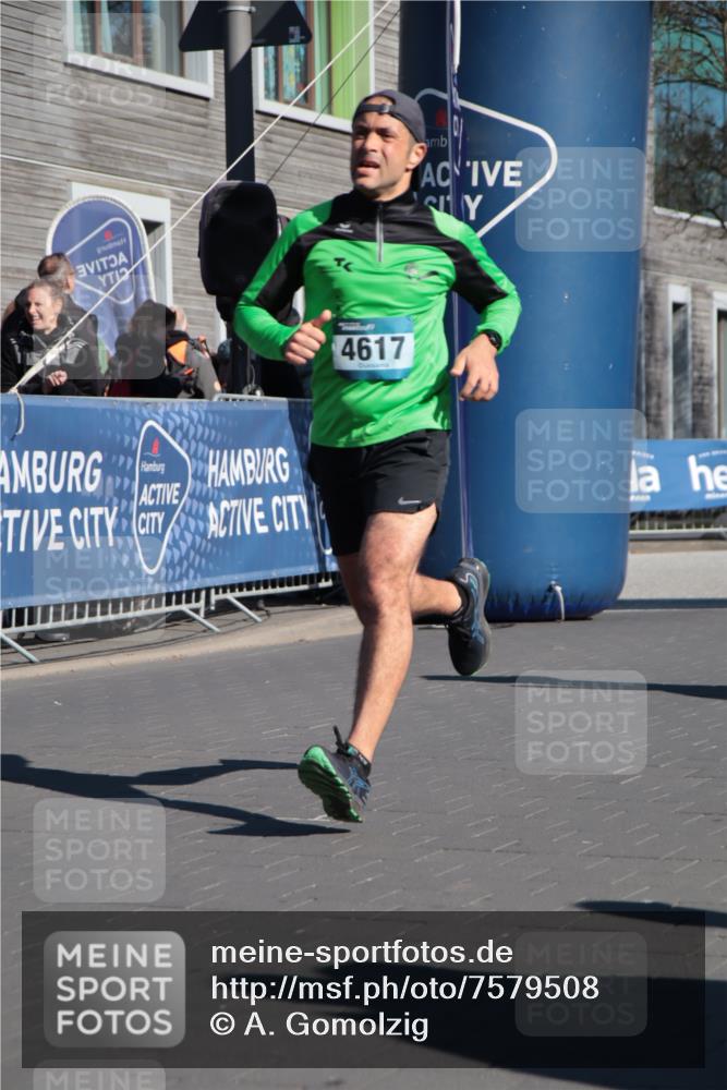 06.04.2025 - 44. Internationalen Wilhelmsburger Insellauf A. Gomolzig http://msf.ph/oto/7579508 06.04.2025 10:24:55 Ziel 3341, 4195, 4205, 4617 meine-sportfotos.de