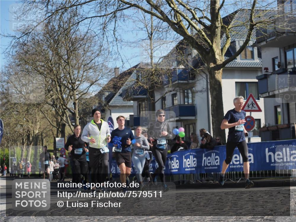 06.04.2025 - 44. Internationalen Wilhelmsburger Insellauf Luisa Fischer http://msf.ph/oto/7579511 06.04.2025 10:44:26 Ziel 3910, 5087, 5088, 3982, 4025 meine-sportfotos.de