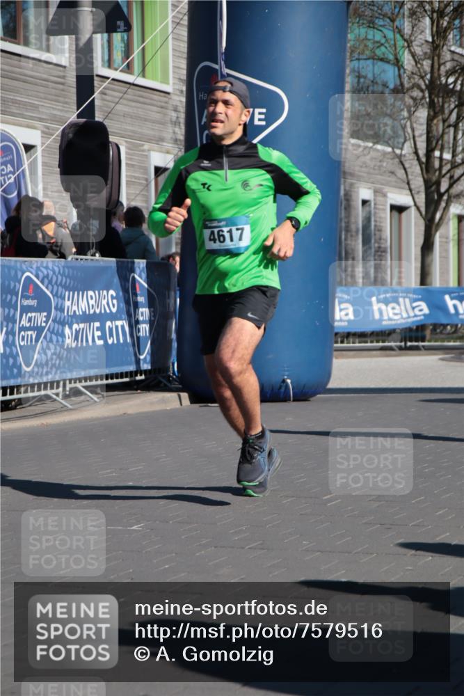 06.04.2025 - 44. Internationalen Wilhelmsburger Insellauf A. Gomolzig http://msf.ph/oto/7579516 06.04.2025 10:24:55 Ziel 3341, 4195, 4205, 4617 meine-sportfotos.de