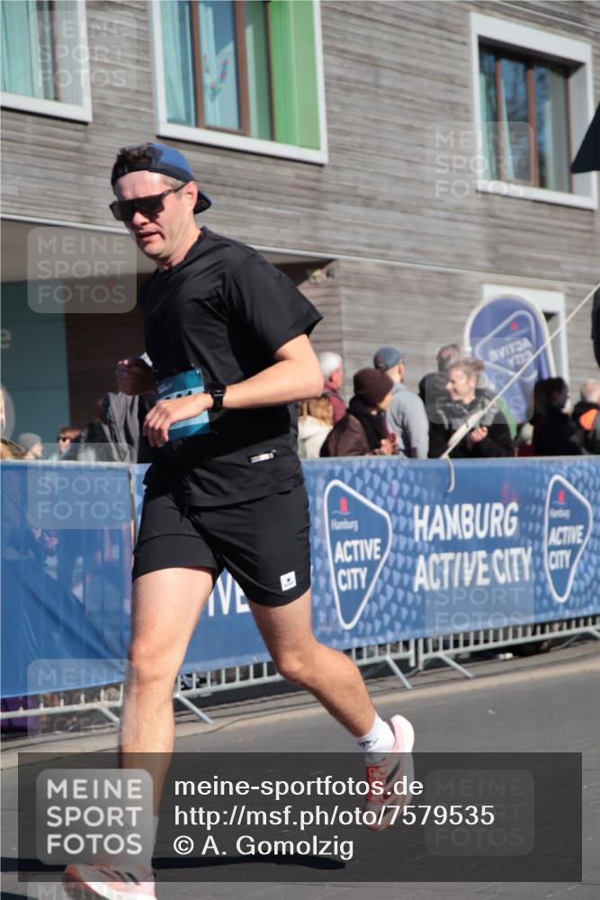 06.04.2025 - 44. Internationalen Wilhelmsburger Insellauf A. Gomolzig http://msf.ph/oto/7579535 06.04.2025 10:24:52 Ziel 3317, 3341, 4195, 4205, 4617 meine-sportfotos.de
