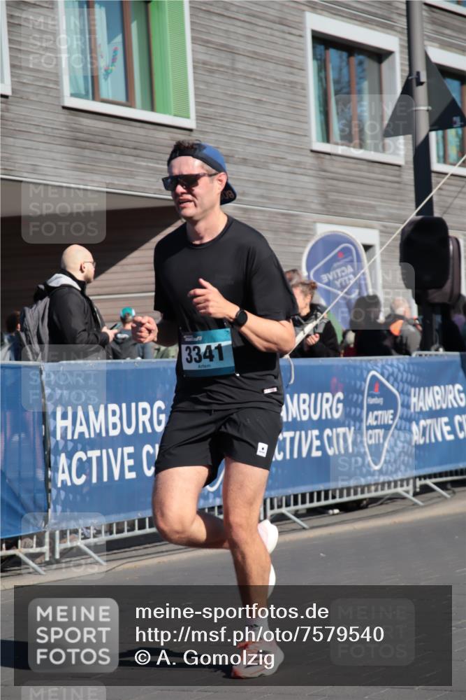 06.04.2025 - 44. Internationalen Wilhelmsburger Insellauf A. Gomolzig http://msf.ph/oto/7579540 06.04.2025 10:24:52 Ziel 3317, 3341, 4195, 4205, 4617 meine-sportfotos.de
