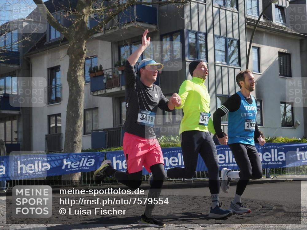 06.04.2025 - 44. Internationalen Wilhelmsburger Insellauf Luisa Fischer http://msf.ph/oto/7579554 06.04.2025 10:39:29 Ziel 3418, 3417, 3833 meine-sportfotos.de