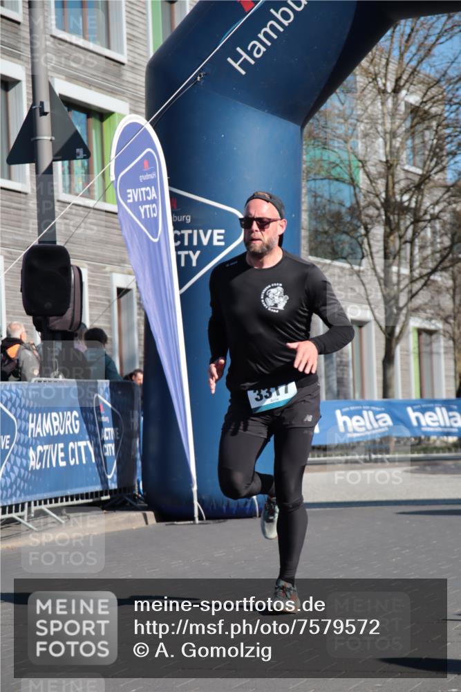 06.04.2025 - 44. Internationalen Wilhelmsburger Insellauf A. Gomolzig http://msf.ph/oto/7579572 06.04.2025 10:24:48 Ziel 3317, 3341, 4617 meine-sportfotos.de