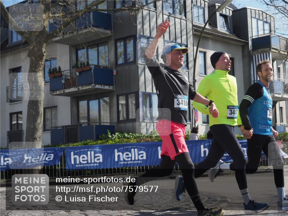 06.04.2025 - 44. Internationalen Wilhelmsburger Insellauf Luisa Fischer http://msf.ph/oto/7579577 06.04.2025 10:39:29 Ziel 3418, 3417, 38 meine-sportfotos.de