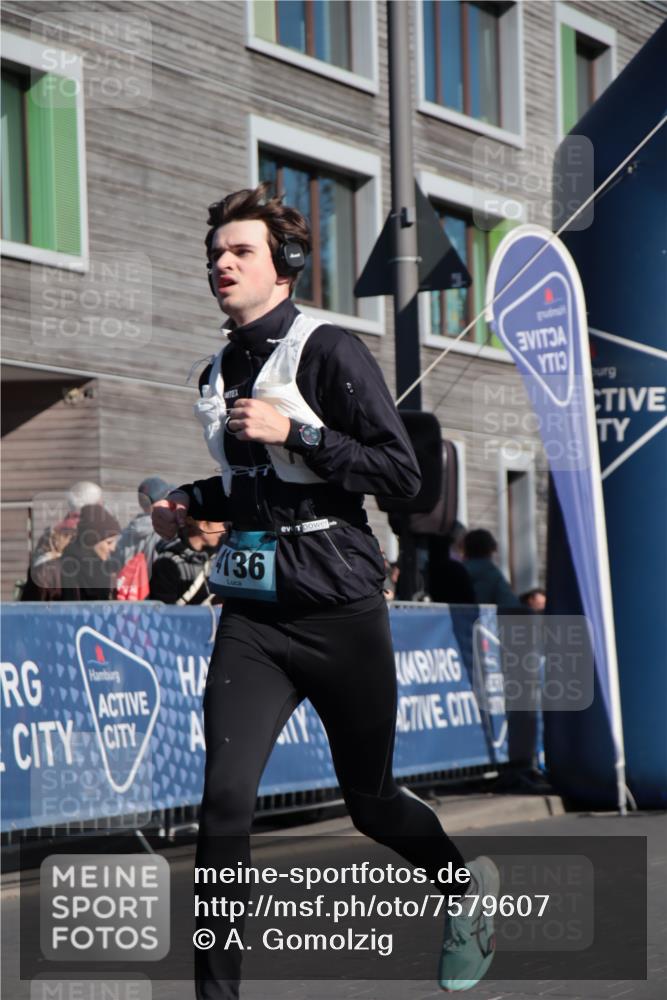 06.04.2025 - 44. Internationalen Wilhelmsburger Insellauf A. Gomolzig http://msf.ph/oto/7579607 06.04.2025 10:24:39 Ziel 4136, 4292 meine-sportfotos.de