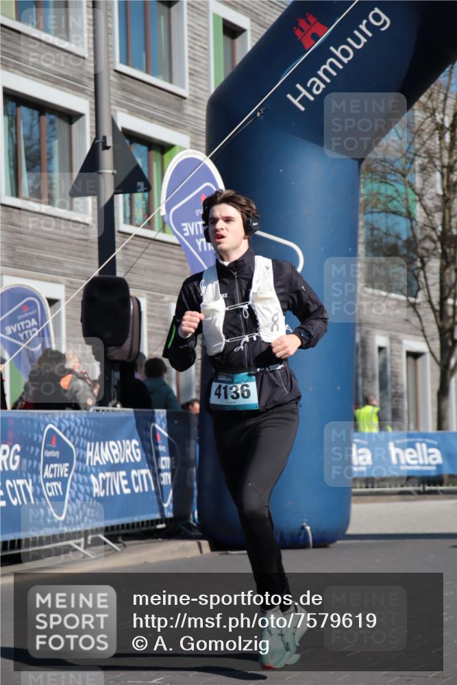 06.04.2025 - 44. Internationalen Wilhelmsburger Insellauf A. Gomolzig http://msf.ph/oto/7579619 06.04.2025 10:24:38 Ziel 4136, 4292 meine-sportfotos.de