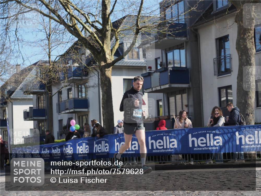 06.04.2025 - 44. Internationalen Wilhelmsburger Insellauf Luisa Fischer http://msf.ph/oto/7579628 06.04.2025 10:44:32 Ziel 3916 meine-sportfotos.de
