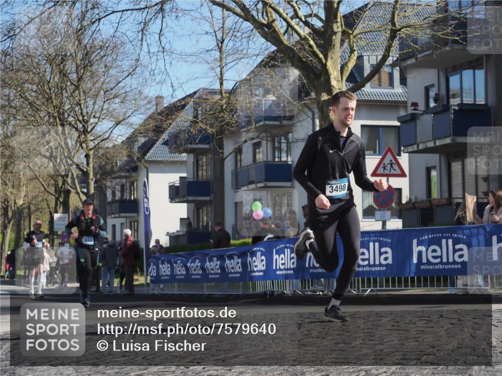 06.04.2025 - 44. Internationalen Wilhelmsburger Insellauf Luisa Fischer http://msf.ph/oto/7579640 06.04.2025 10:44:37 Ziel 3893, 3498 meine-sportfotos.de