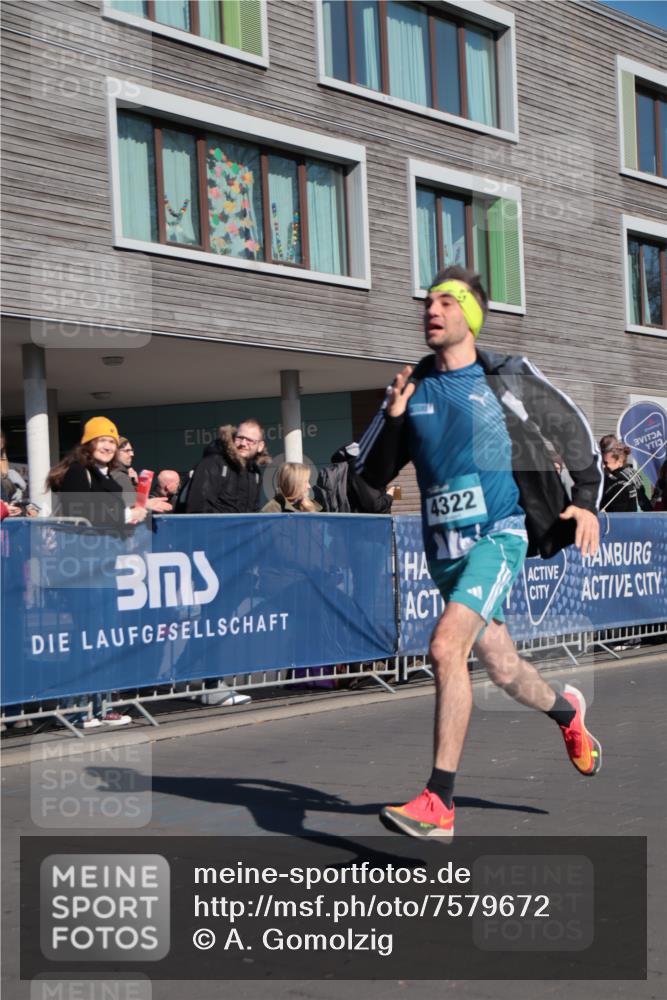 06.04.2025 - 44. Internationalen Wilhelmsburger Insellauf A. Gomolzig http://msf.ph/oto/7579672 06.04.2025 10:23:55 Ziel 4322 meine-sportfotos.de