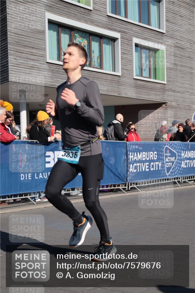 06.04.2025 - 44. Internationalen Wilhelmsburger Insellauf A. Gomolzig http://msf.ph/oto/7579676 06.04.2025 10:23:48 Ziel 3090, 3836, 4322 meine-sportfotos.de