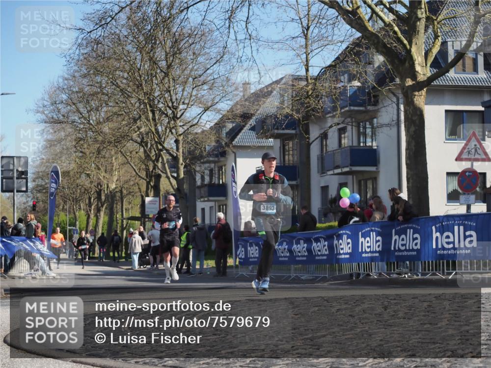 06.04.2025 - 44. Internationalen Wilhelmsburger Insellauf Luisa Fischer http://msf.ph/oto/7579679 06.04.2025 10:44:38 Ziel 4092, 3893 meine-sportfotos.de