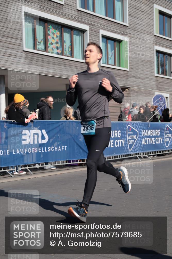 06.04.2025 - 44. Internationalen Wilhelmsburger Insellauf A. Gomolzig http://msf.ph/oto/7579685 06.04.2025 10:23:48 Ziel 3090, 3836, 4322 meine-sportfotos.de