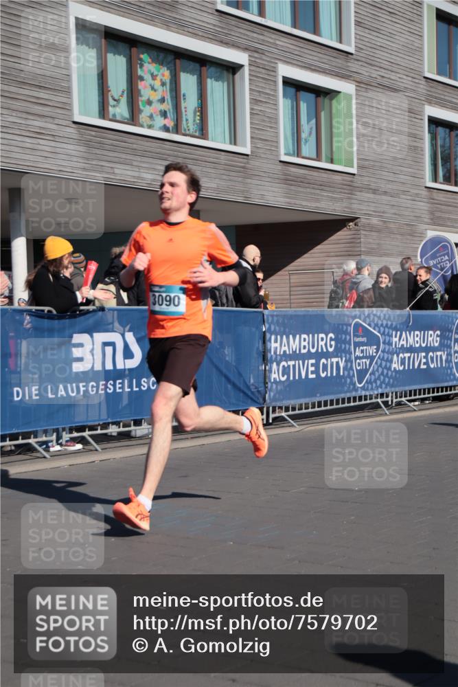 06.04.2025 - 44. Internationalen Wilhelmsburger Insellauf A. Gomolzig http://msf.ph/oto/7579702 06.04.2025 10:23:47 Ziel 3090, 3836, 4322 meine-sportfotos.de