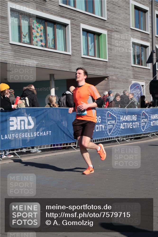 06.04.2025 - 44. Internationalen Wilhelmsburger Insellauf A. Gomolzig http://msf.ph/oto/7579715 06.04.2025 10:23:46 Ziel 3090, 3836 meine-sportfotos.de