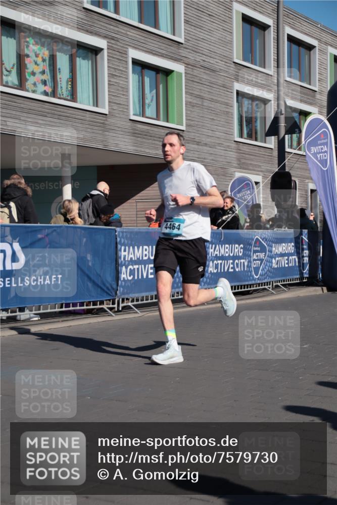 06.04.2025 - 44. Internationalen Wilhelmsburger Insellauf A. Gomolzig http://msf.ph/oto/7579730 06.04.2025 10:23:38 Ziel 4464 meine-sportfotos.de
