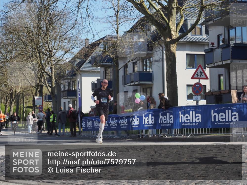 06.04.2025 - 44. Internationalen Wilhelmsburger Insellauf Luisa Fischer http://msf.ph/oto/7579757 06.04.2025 10:44:40 Ziel 4097 meine-sportfotos.de