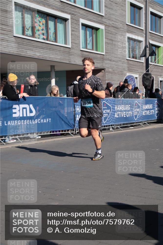 06.04.2025 - 44. Internationalen Wilhelmsburger Insellauf A. Gomolzig http://msf.ph/oto/7579762 06.04.2025 10:23:20 Ziel 3379, 3536, 3792, 4391 meine-sportfotos.de